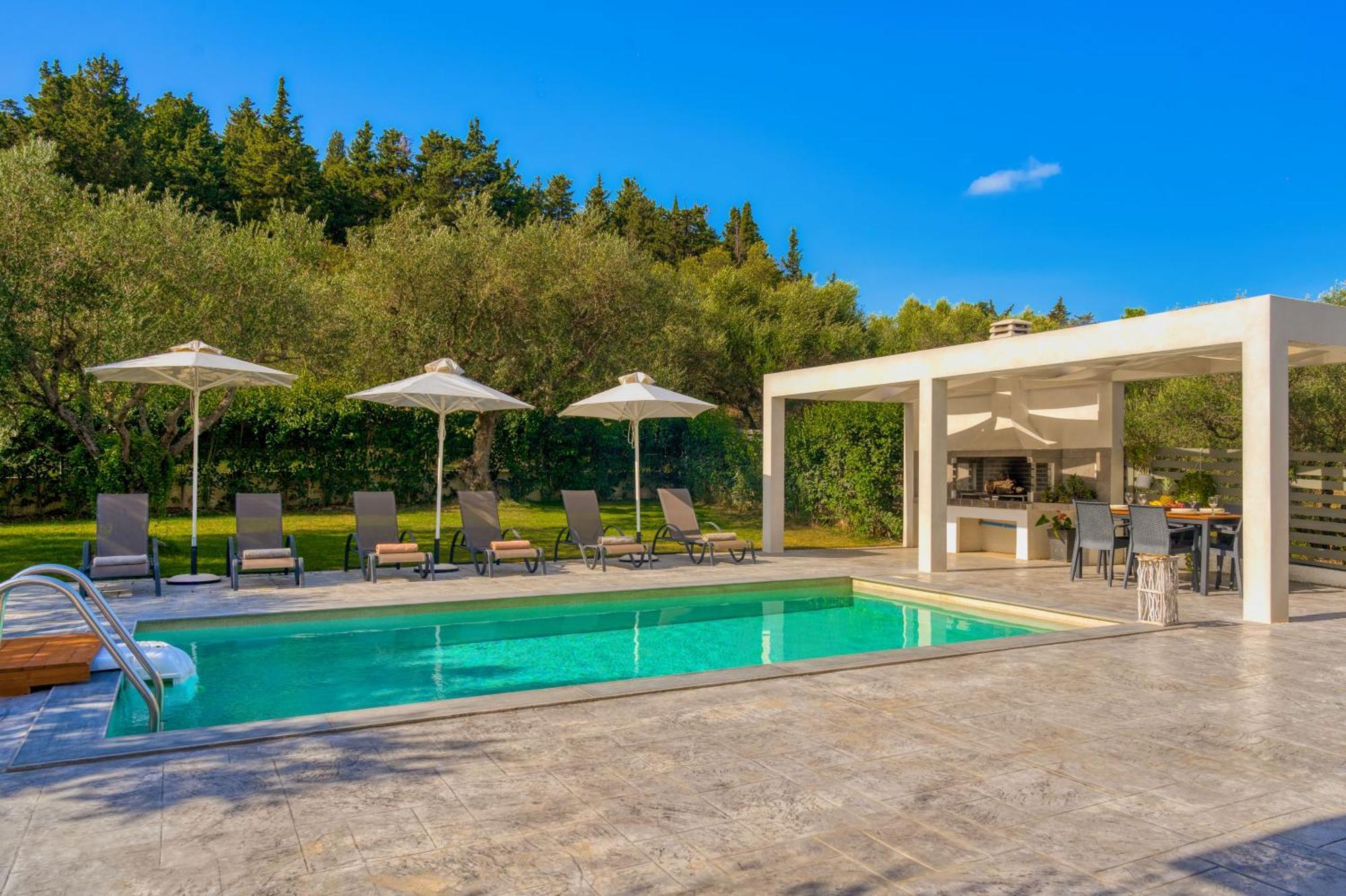 Valeria Private Villa Plános Екстериор снимка