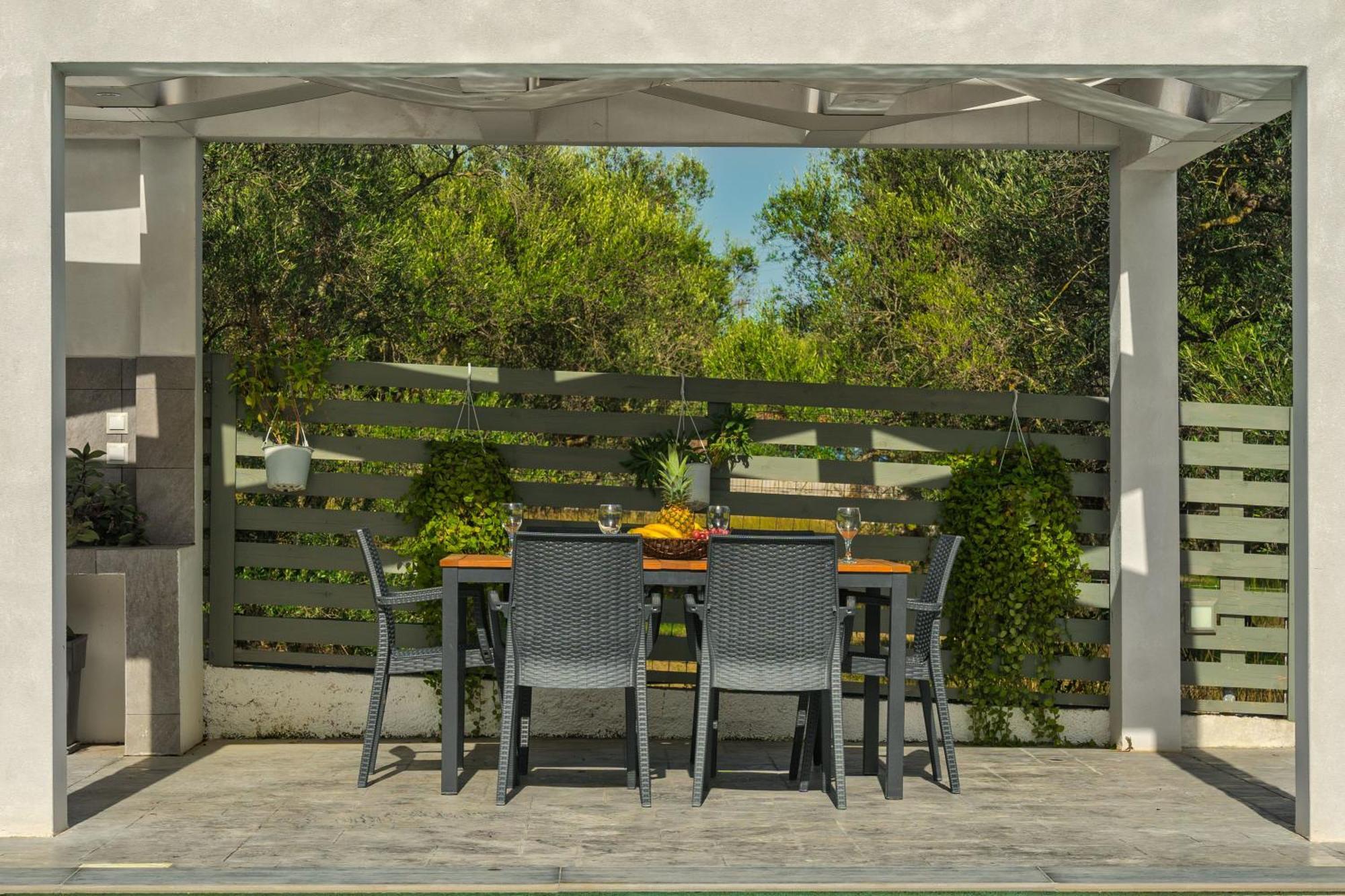 Valeria Private Villa Plános Екстериор снимка