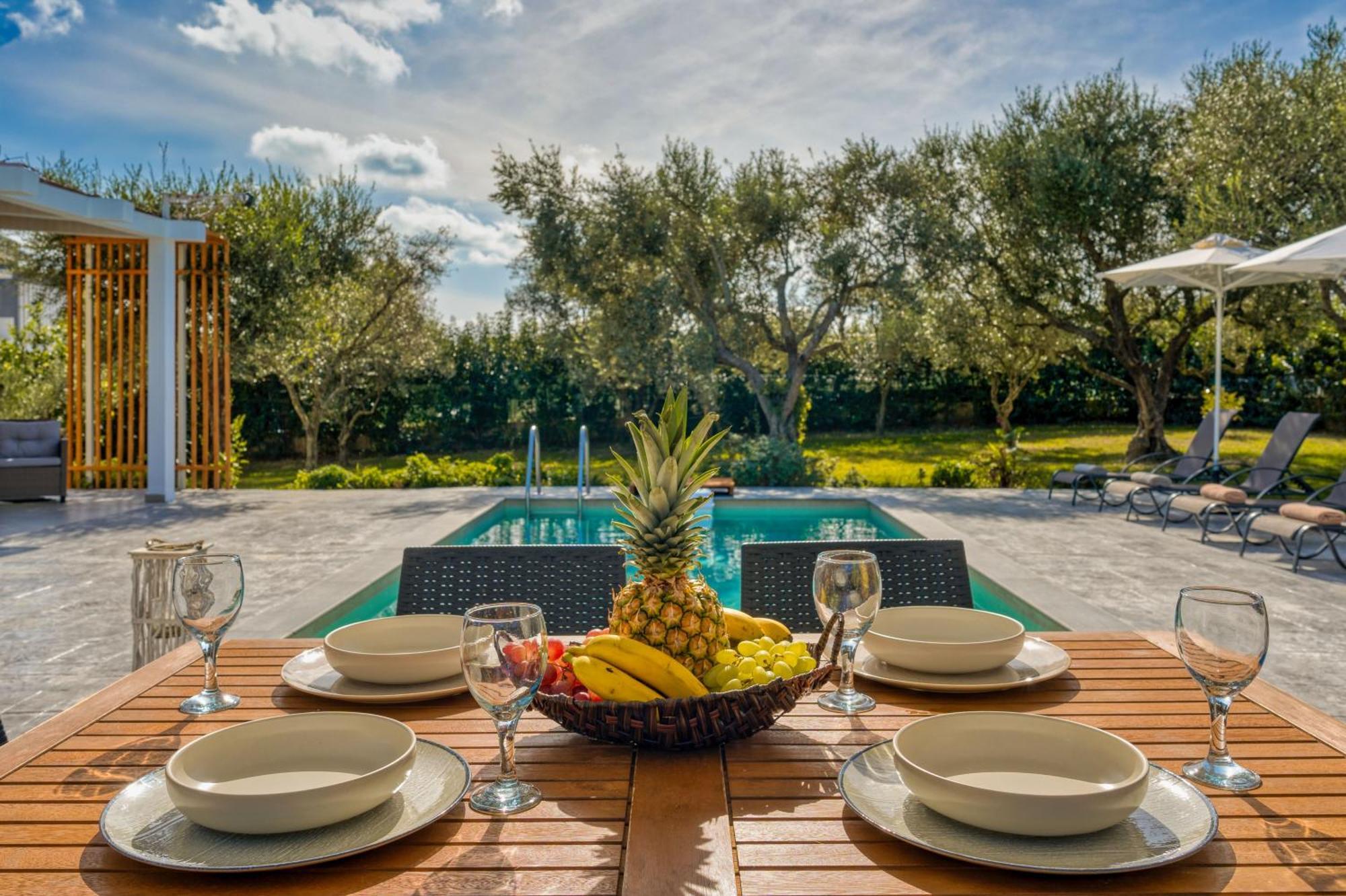 Valeria Private Villa Plános Екстериор снимка
